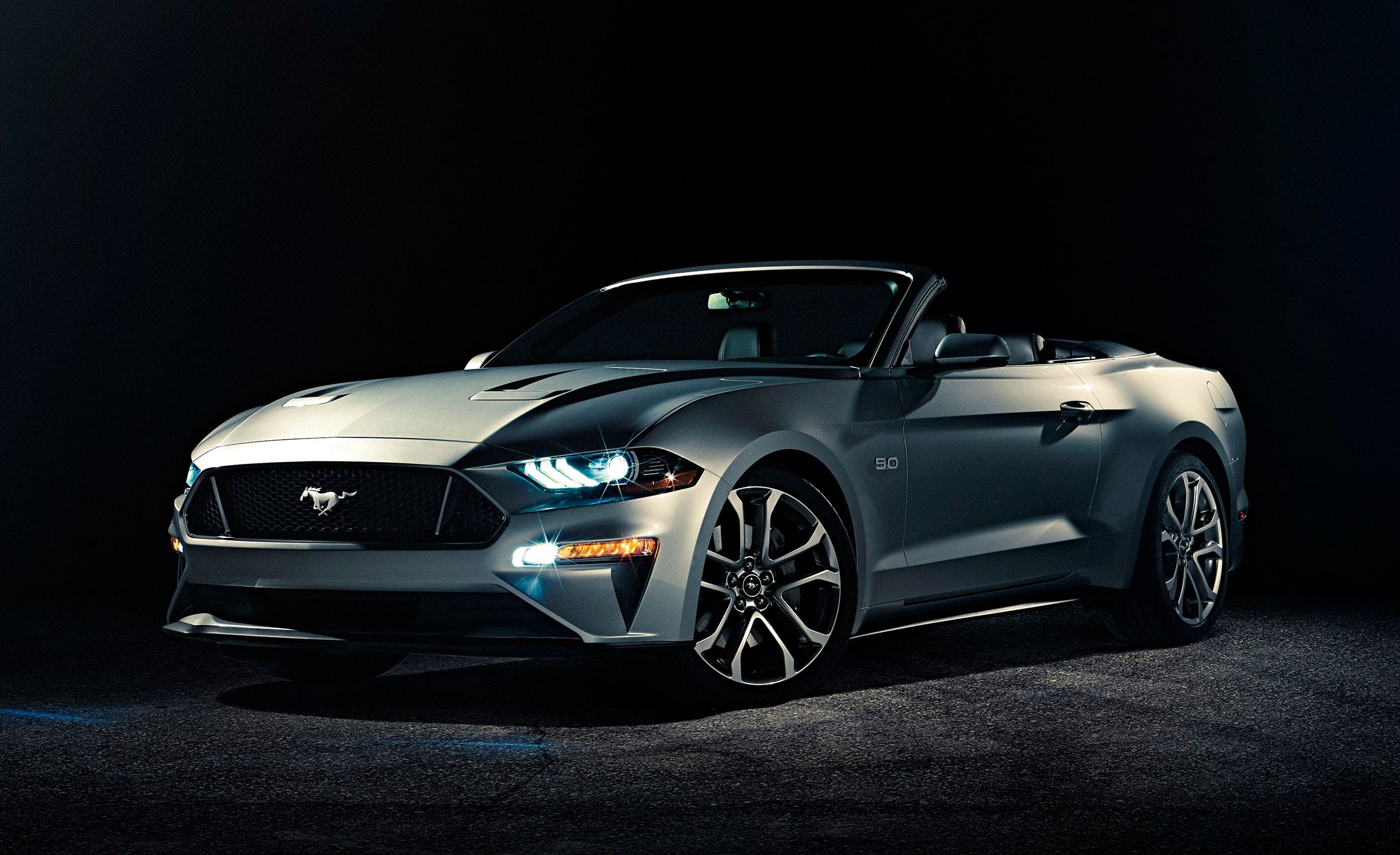 2015 Ford Mustang convertible backs good looks with power economy